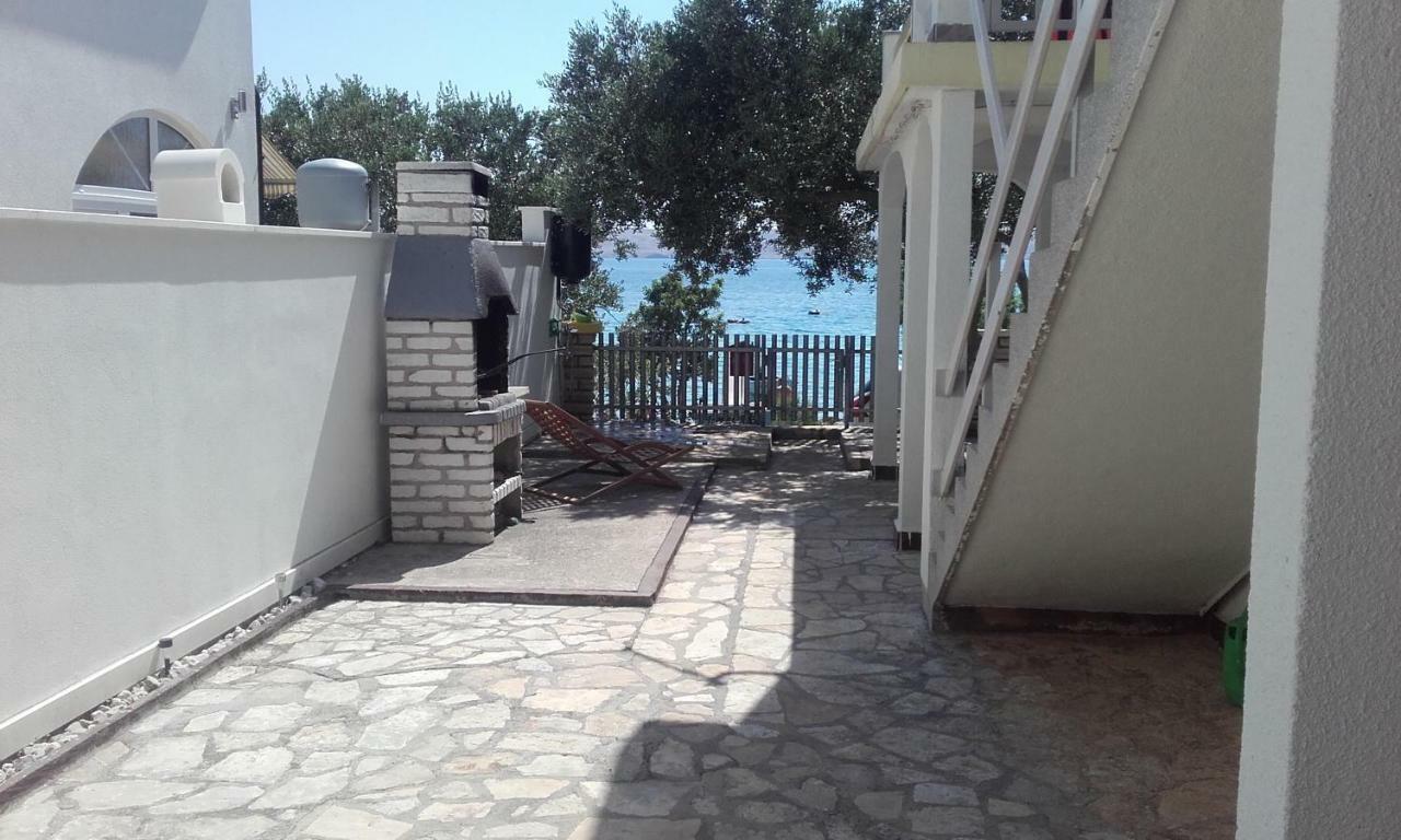 Apartment Milka By The Sea Karlobag Exterior foto